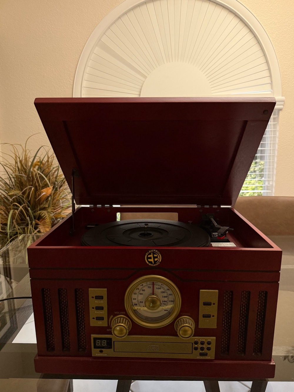 Electro Brand Vintage-Style Portable Turntable Stereo CD Payer AM/FM Radio